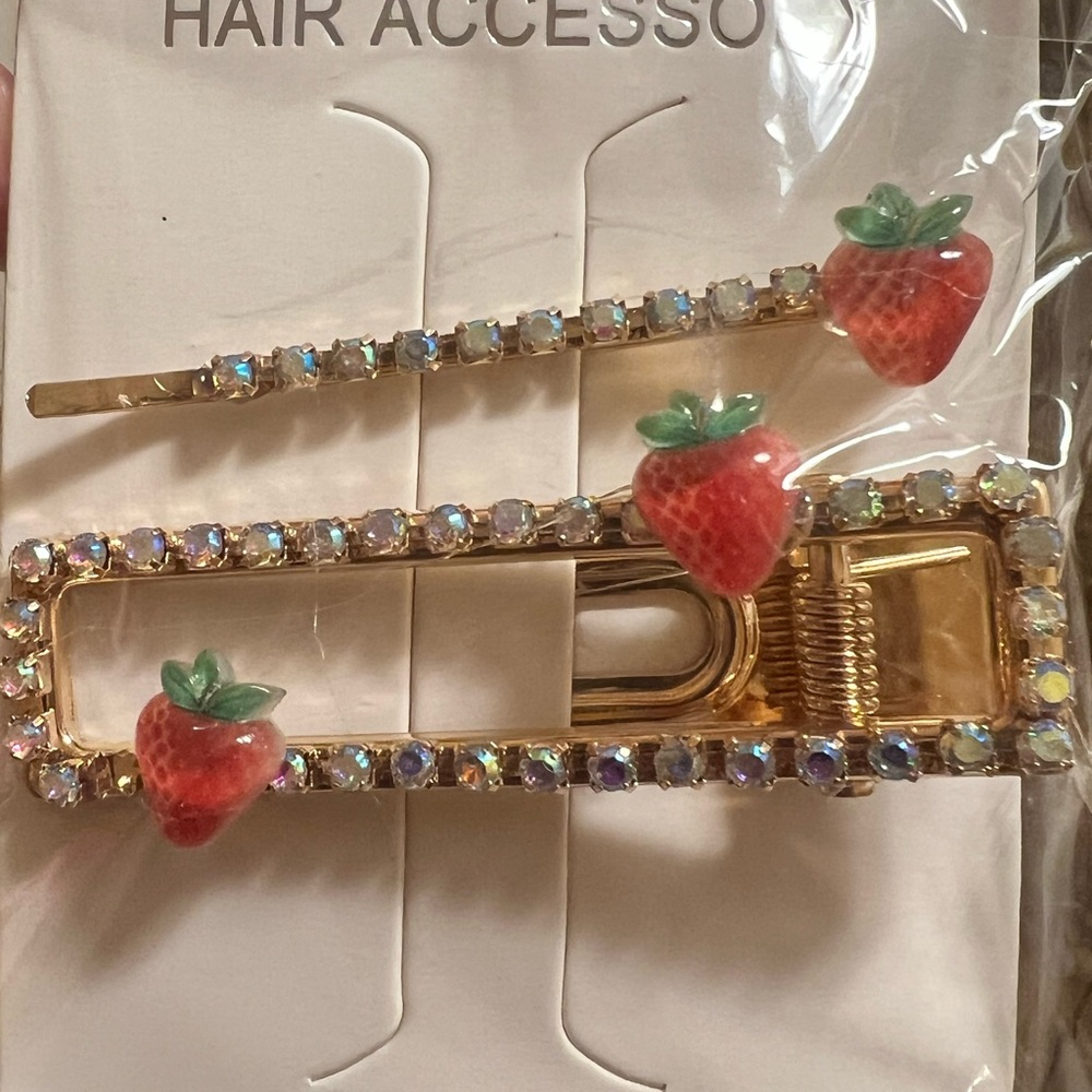 Bundle-Strawberry Tote Bag, Paper Stationery, Coin purse, Hairclips - Picture 5 of 6